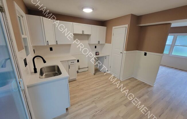 Large home in Ruskin!