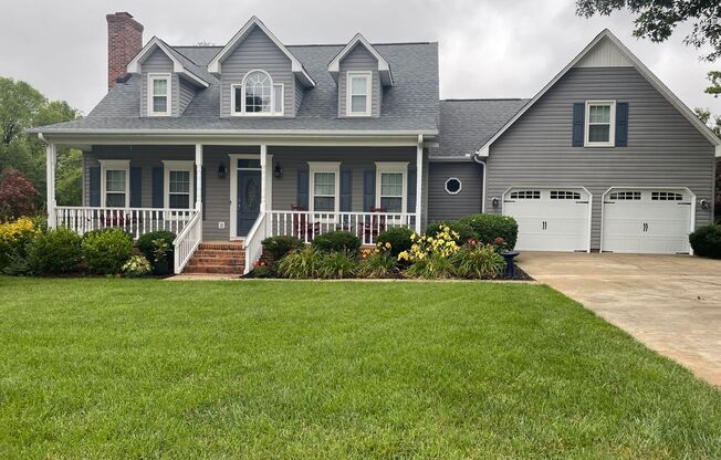 Beautiful 3 Bedroom 2.5 Bath with a Lake View in Simpsonville!