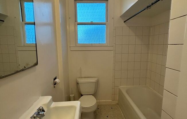 1 bed, 1 bath, $1,800, Unit 430 East 15th #4