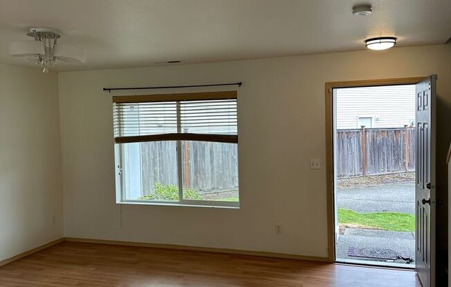 Charming 3 beds 2.5 bath house in Bothell!