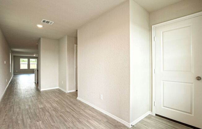 BEAUTIFUL 4BR/2BA - 1627 SF - WATERWHEEL!