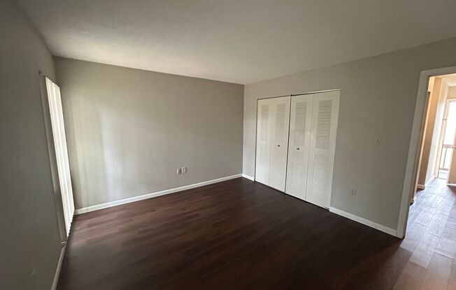2 beds, 1 bath, $1,200, Unit Unit C-18