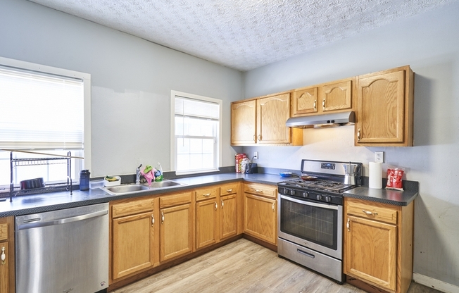 1504 E 107 ST