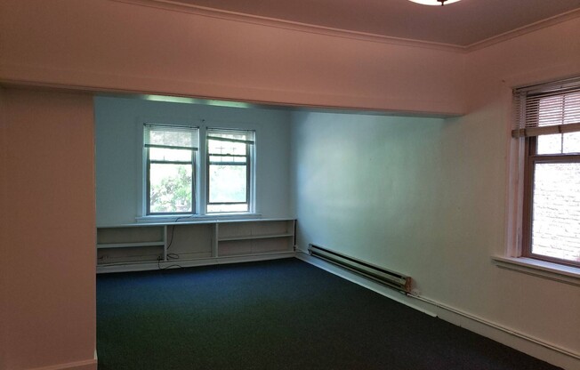 2 beds, 1 bath, $810, Unit J