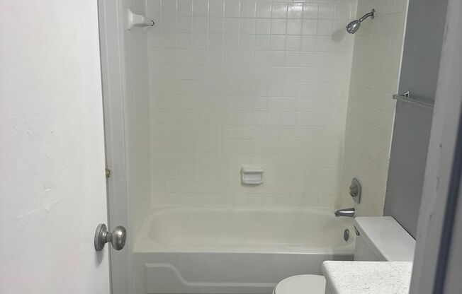 1 bed, 1 bath, 470 sqft, $745, Unit 911