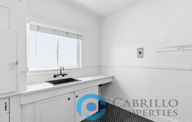 Studio, 1 bath, 341 sqft, $1,695, Unit 304