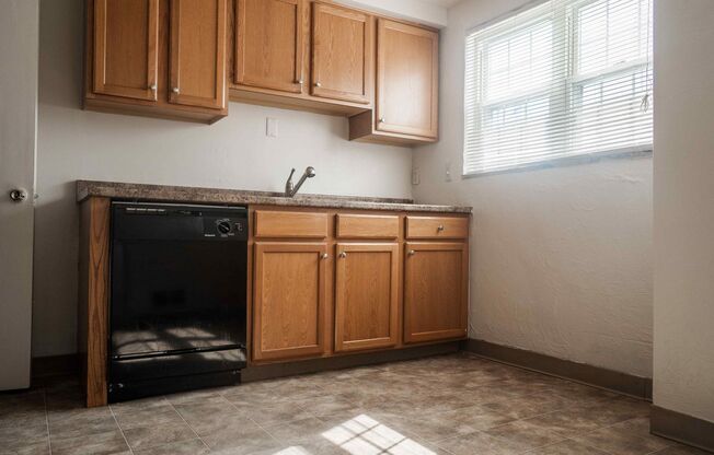 3 beds, 1 bath, 1,170 sqft, $1,450, Unit E111