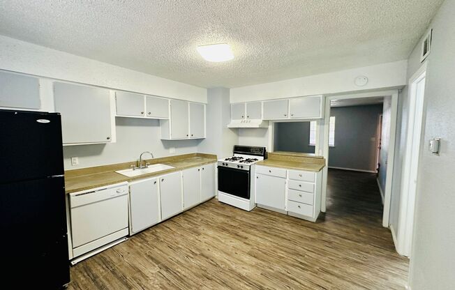 2 beds, 1.5 baths, 992 sqft, $780, Unit 215E