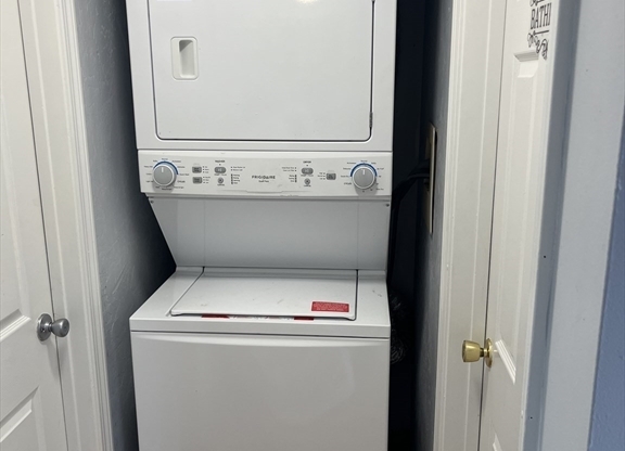 2 beds, 2 baths, 1,000 sqft, $2,000, Unit H125