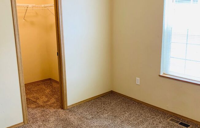 Amazing 3 Bed 2 Bath - Townhouse