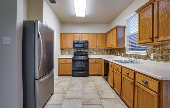 201 Creek Ledge Dr, Hutto, TX 78634