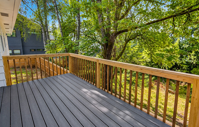 Freshly Remodeled 5bd/2.5bath Home w/ Daylight Basement in Heart of Multnomah Village