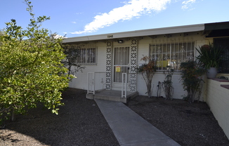 Charming 1 Bedroom 1 Bath Town home! South Tucson Location!