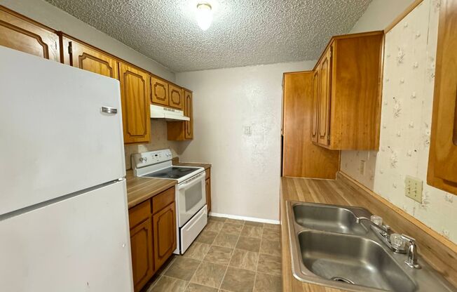 3 beds, 2 baths, $1,275