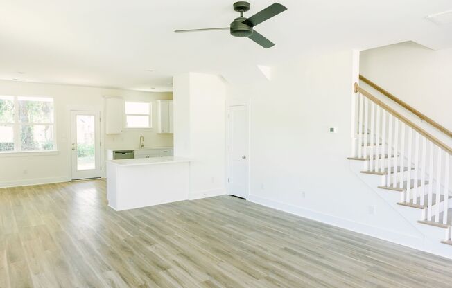 3BD/2.5BA TOWNHOUSE-Walking Distance to Avondale, Greenway and Short Drive to Downtown Charleston!