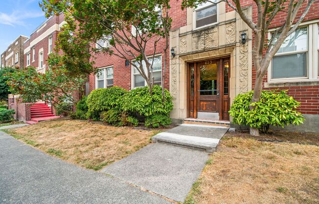 Marianne Apartments | Lower Queen Anne Living Near Seattle Center | 1 Month Free!
