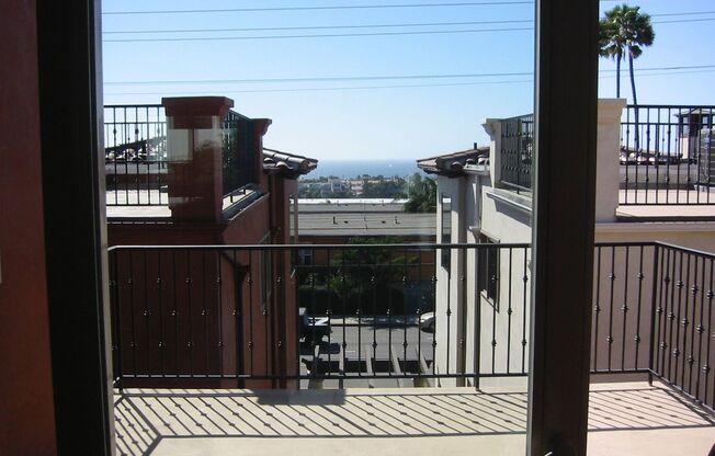 Ocean Views from this 4 Bedroom Townhouse!