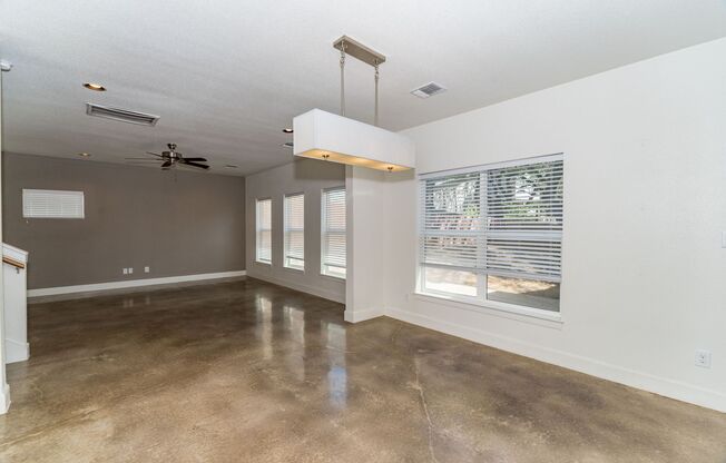3 Bedroom Near USAA/ Medical Center