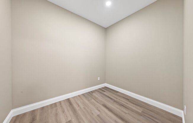 2 beds, 1 bath, 939 sqft, $900, Unit 137