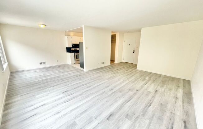 123 (470 Warren)