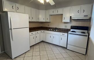 2 beds, 1 bath, 825 sqft, $865, Unit 318 Mecherle-204