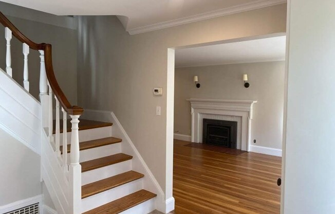 6 SURREY RD