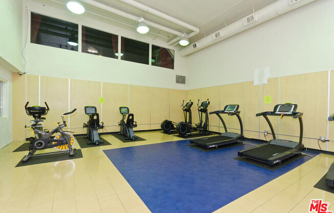 2 beds, 2 baths, 953 sqft, $4,300, Unit 561