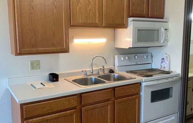 Studio, 1 bath, 384 sqft, $595, Unit 1502-24