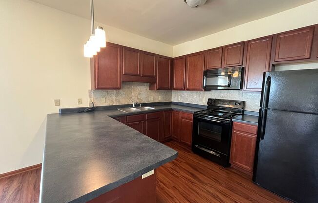 2 beds, 1 bath, 880 sqft, $1,550, Unit 321