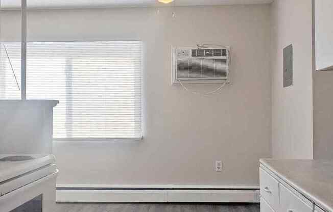 300 W FULLER AVE