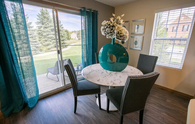 Elegant Dining Space at Perimeter Lakes Apartments, Dublin, Ohio