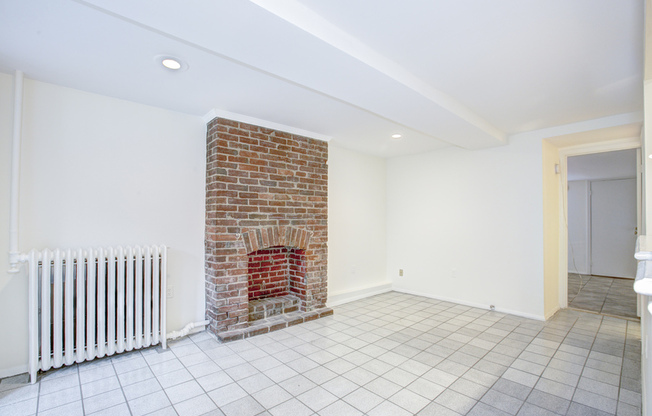 1217 1/2 INDEPENDENCE AVE SE