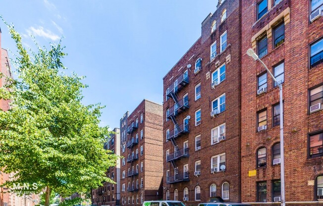 189 E 18 ST