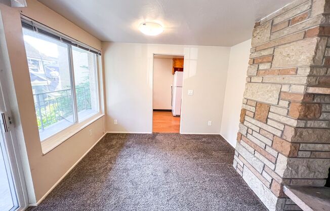 3 beds, 2 baths, 1,390 sqft, $3,095, Unit 401