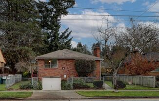 Beautiful 3 Bedroom Home with Basement in Ravenna/U-District