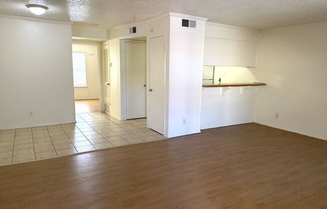 1 bed, 1 bath, 700 sqft, $1,024, Unit LAW11-215