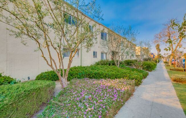 Hyde Park Apartments at 6419 10th Ave