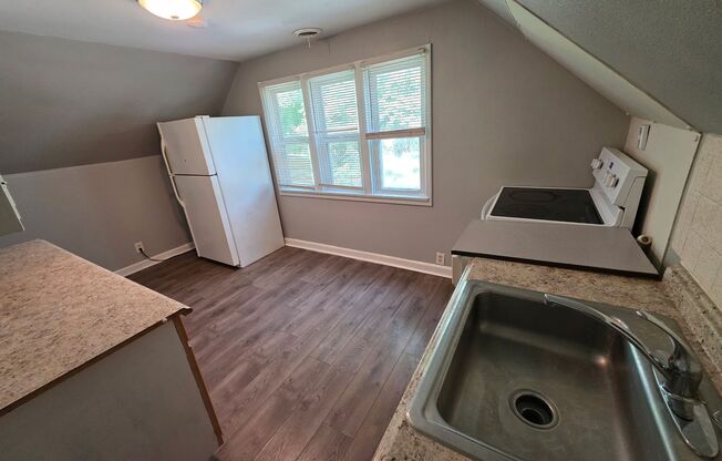 7348-7348A W Medford Ave