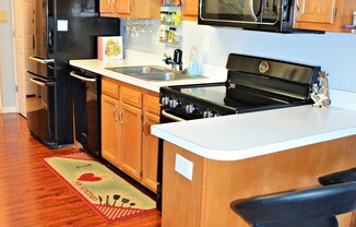 AVAILABLE NOW!  Want a GREAT Location?  Want an Average LGE Bill of $30/mo??  This Beautiful 1 Bedroom Condo is in the Heart of Crescent Hill!
