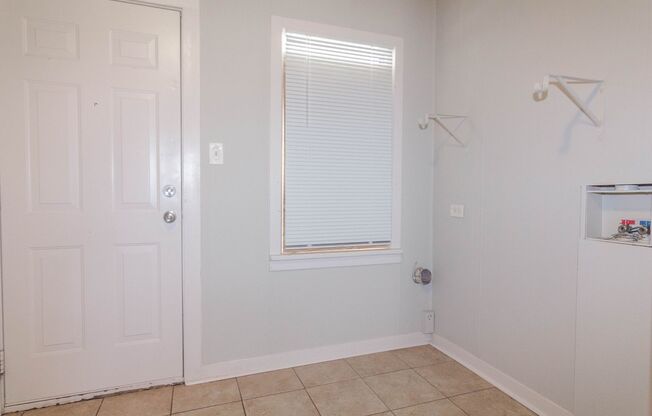 Pre-Leasing  - 2 bed 1 bath