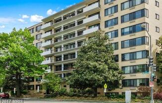 GREAT CORNER VIEWS! Wood floor Condo in Perfect DC Location Overlooking McLean Gardens