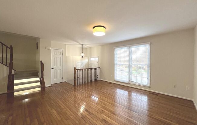 Beautiful Chapelgate 3bd 2.5bth, 1 car garage townhouse!