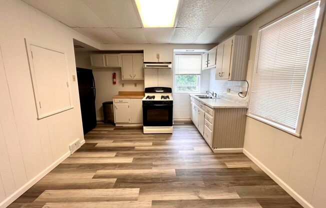 Troy Hill - 3 Bedroom 1.5 Bathroom - Updated Duplex