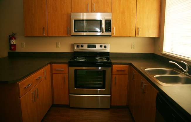 2 beds, 1.5 baths, 879 sqft, $1,890, Unit 32