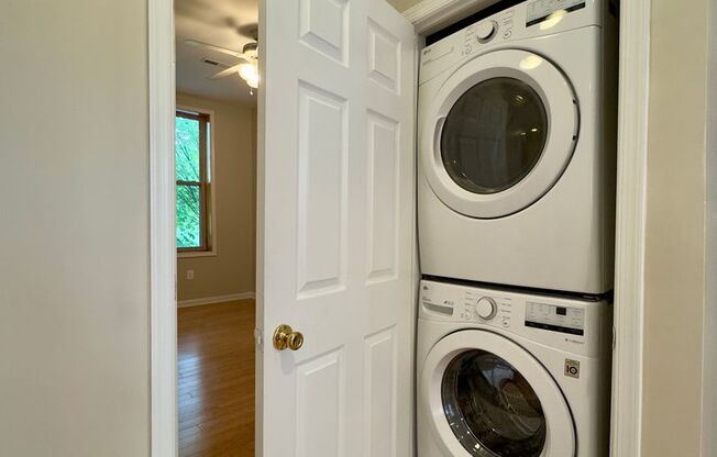 3 beds, 2 baths, $1,600, Unit 922 Whitelock -C1