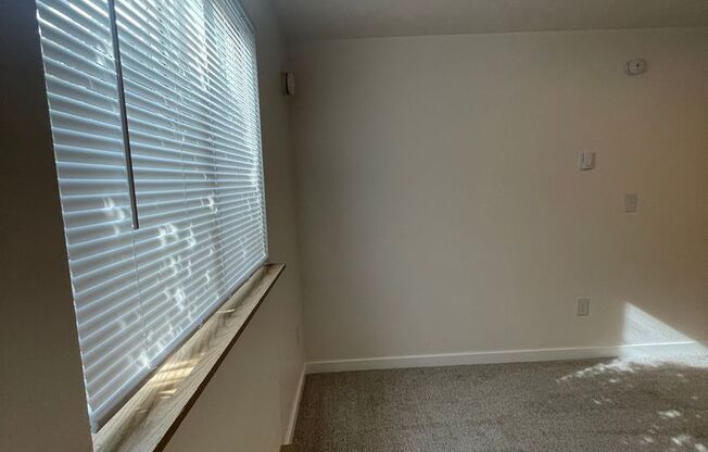 2 beds, 1 bath, 902 sqft, $1,150, Unit H - 085*