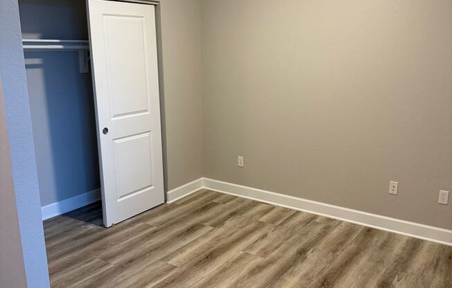 Spacious Condo with Private Balcony & Carport in Greenwood Village/DTC