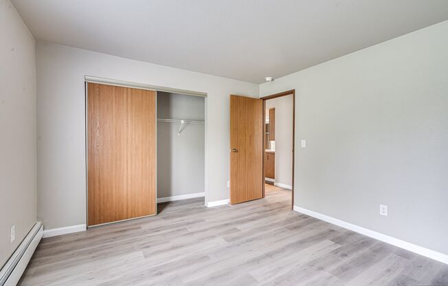 2 beds, 1 bath, 850 sqft, $999, Unit B202