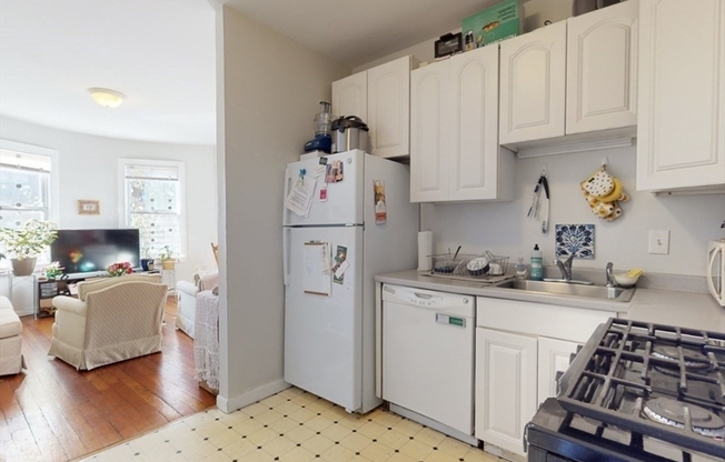 32 South Huntington Ave. 3