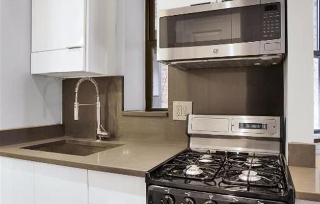 1 bed, 1 bath, $3,395, Unit 4RS